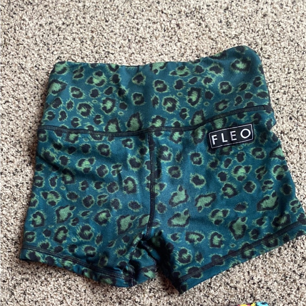 FLEO Shorts 4 inch inseam extra small